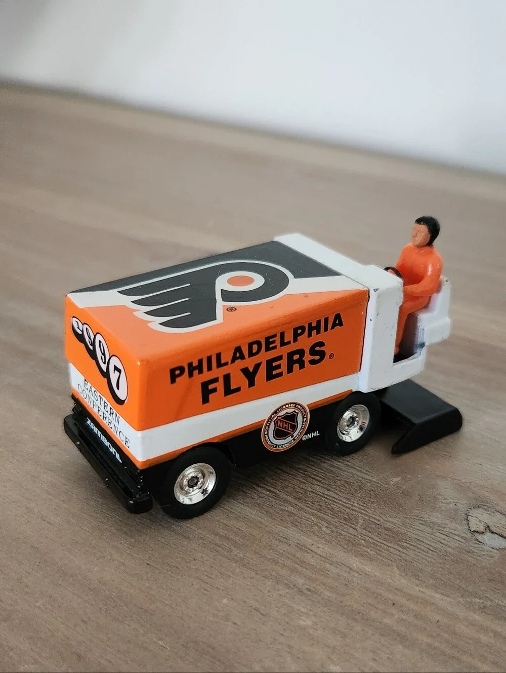 🏒 VINTAGE Philadelphia Flyers NHL Zamboni Die-Cast - Retro 90s! 🧡 Sports Fan